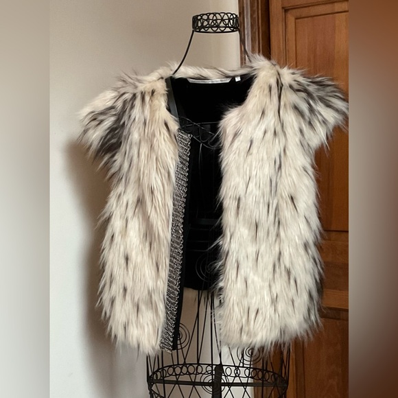 Twelfth Street By Cynthia Vincent, faux fur vest, Medium - Picture 2 of 11
